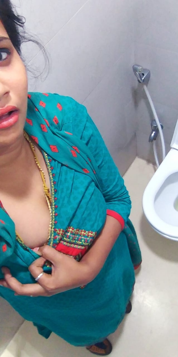 big-boobs-tamil-girlfriend-viral-nudes-leaked-001