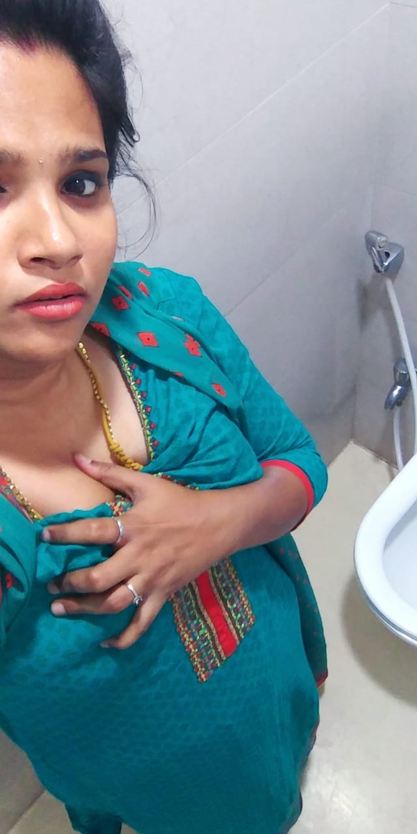 big-boobs-tamil-girlfriend-viral-nudes-leaked-002