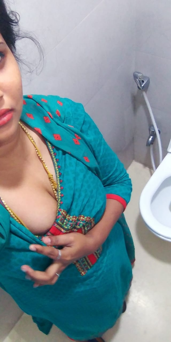 big-boobs-tamil-girlfriend-viral-nudes-leaked-004