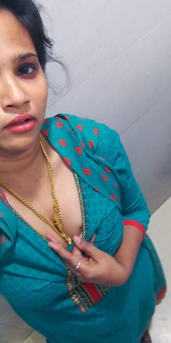 big-boobs-tamil-girlfriend-viral-nudes-leaked-014
