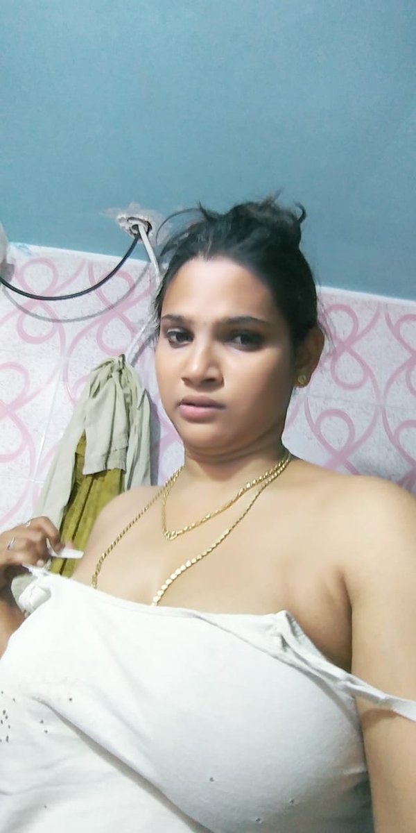 big-boobs-tamil-girlfriend-viral-nudes-leaked-022