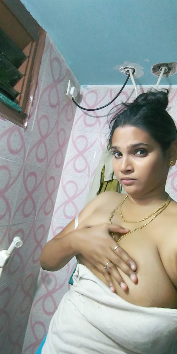 big-boobs-tamil-girlfriend-viral-nudes-leaked-026