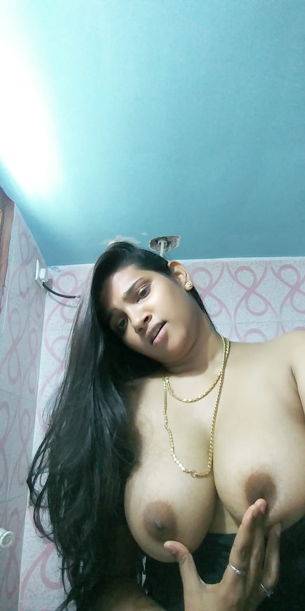 big-boobs-tamil-girlfriend-viral-nudes-leaked-052