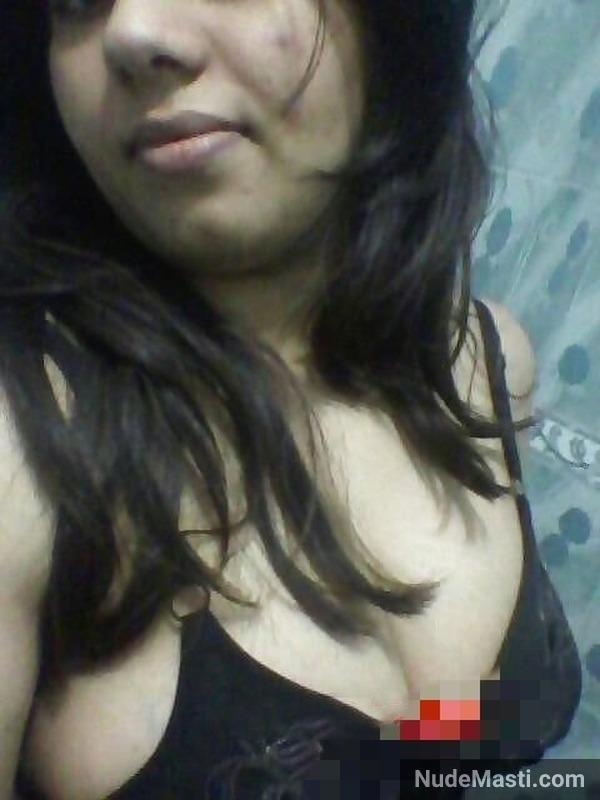 mumbai-bhabhi-with-milky-big-boobs-leaked-nude-selfies-1