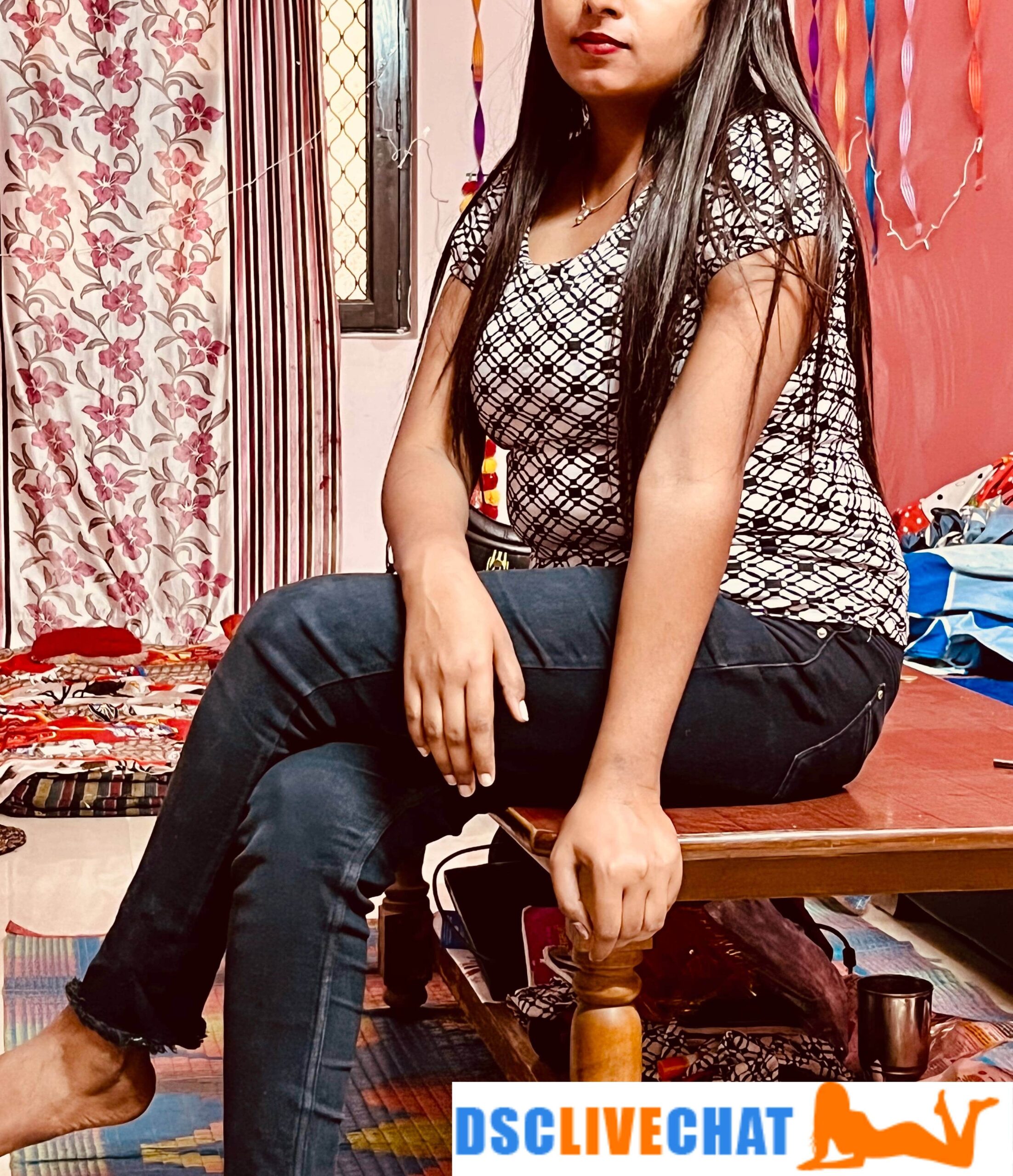 sexy-dsc-model-manvi-scaled-1